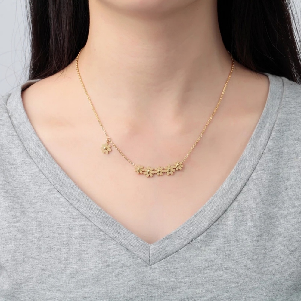 Stainless steel 6 Daisy Necklace - Picture 3 of 5